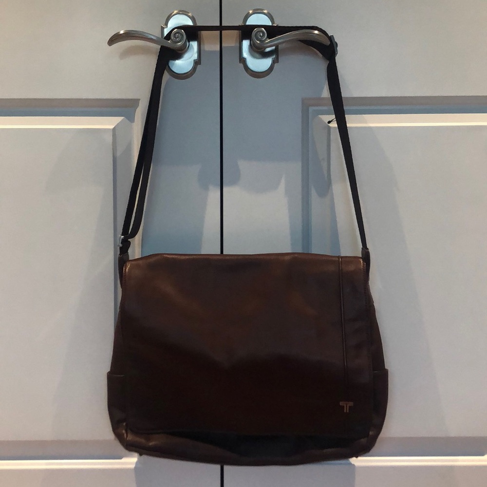 ✨ HP ✨Authentic TUMI Brown Leather Messenger Bag